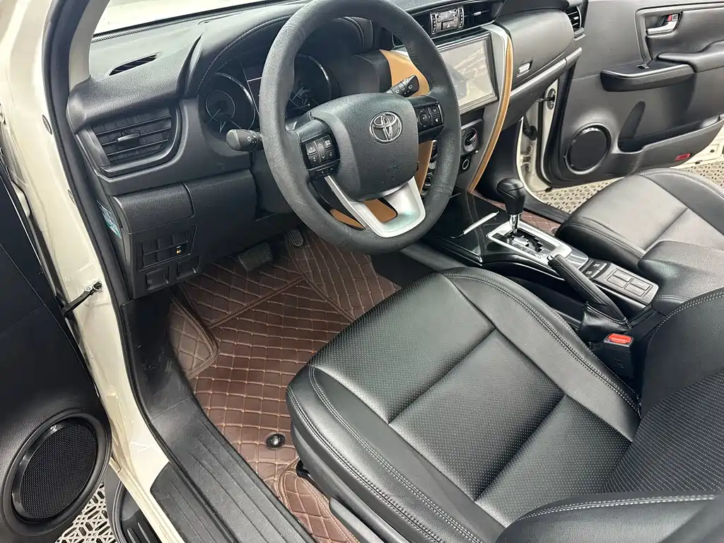 Toyota Fortuner 2019 — фото 11