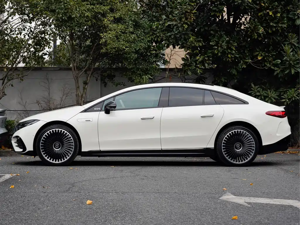 Mercedes-Benz EQS AMG 2023 — фото 3
