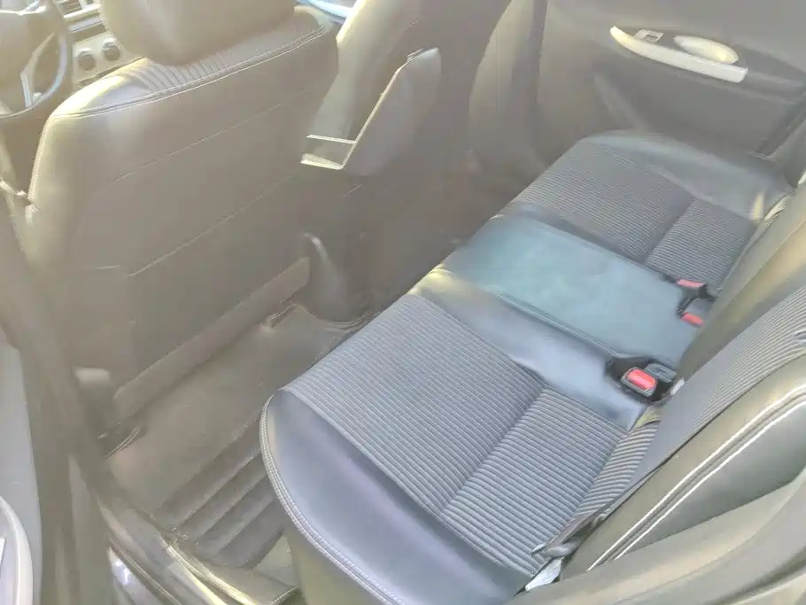 Toyota Yaris L 2015 — фото 11
