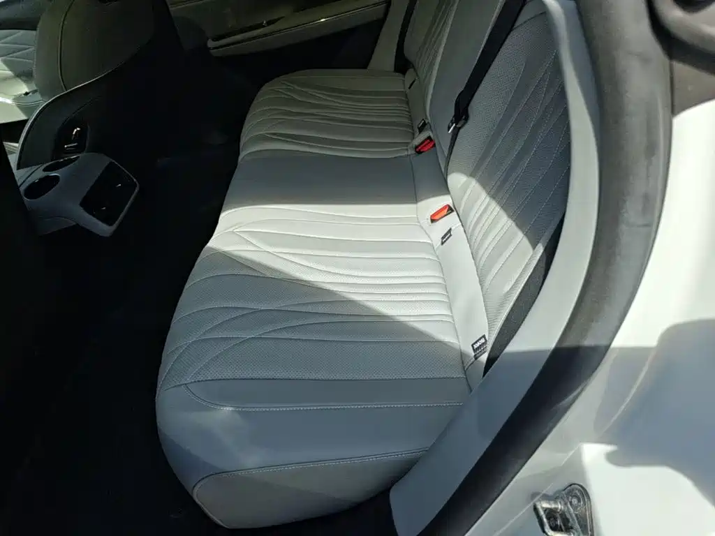 Geely Galaxy E8 2025 — фото 17