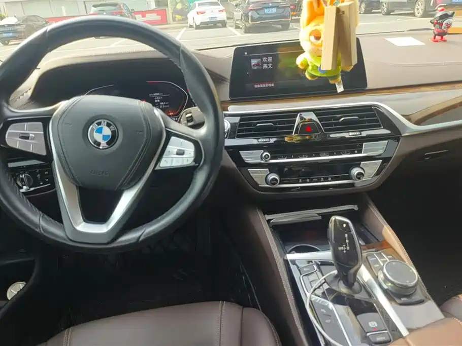BMW 5 Series 2020 — фото 12