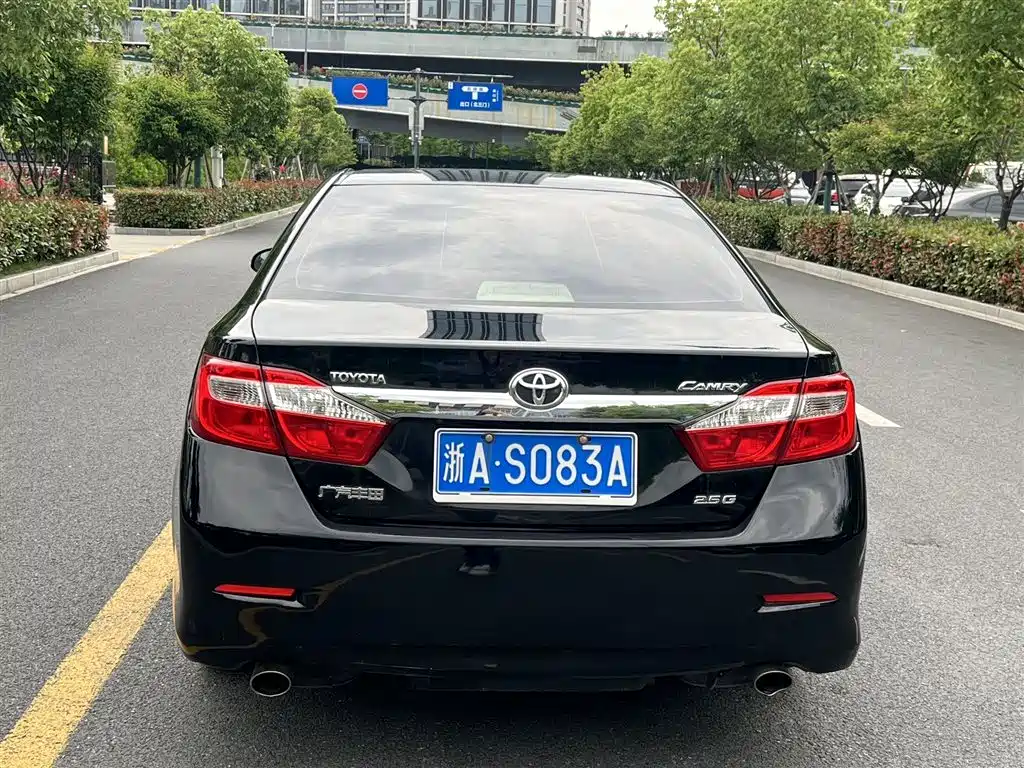 Toyota Camry 2013 — фото 14
