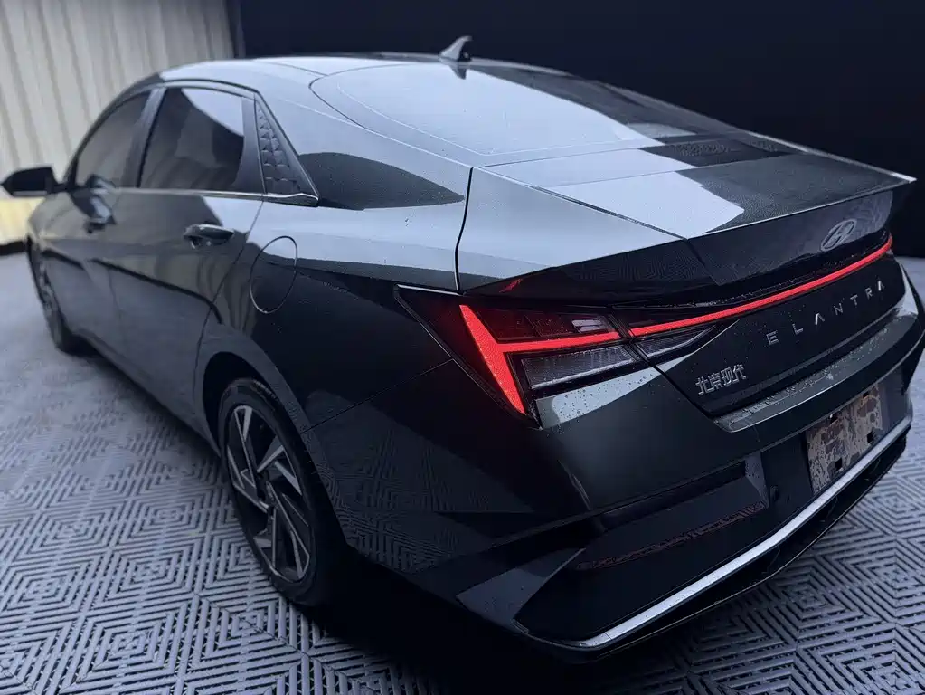 Hyundai Elantra 2025