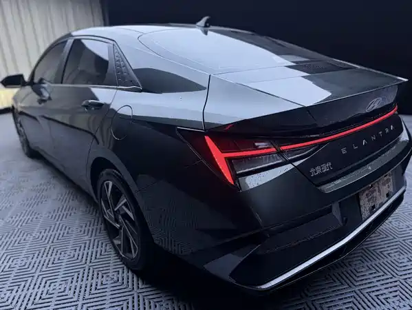 Hyundai Elantra 2025
