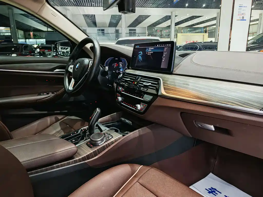 BMW 5 Series New Energy 2021 — фото 11