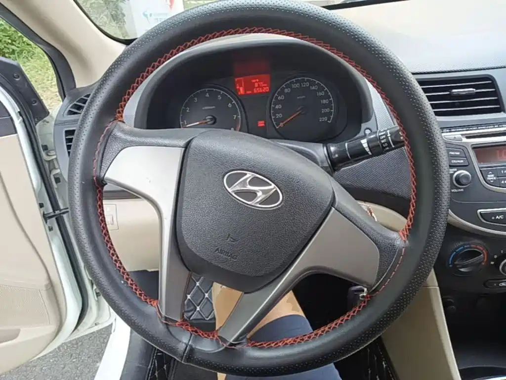 Hyundai Accent 2015 — фото 11