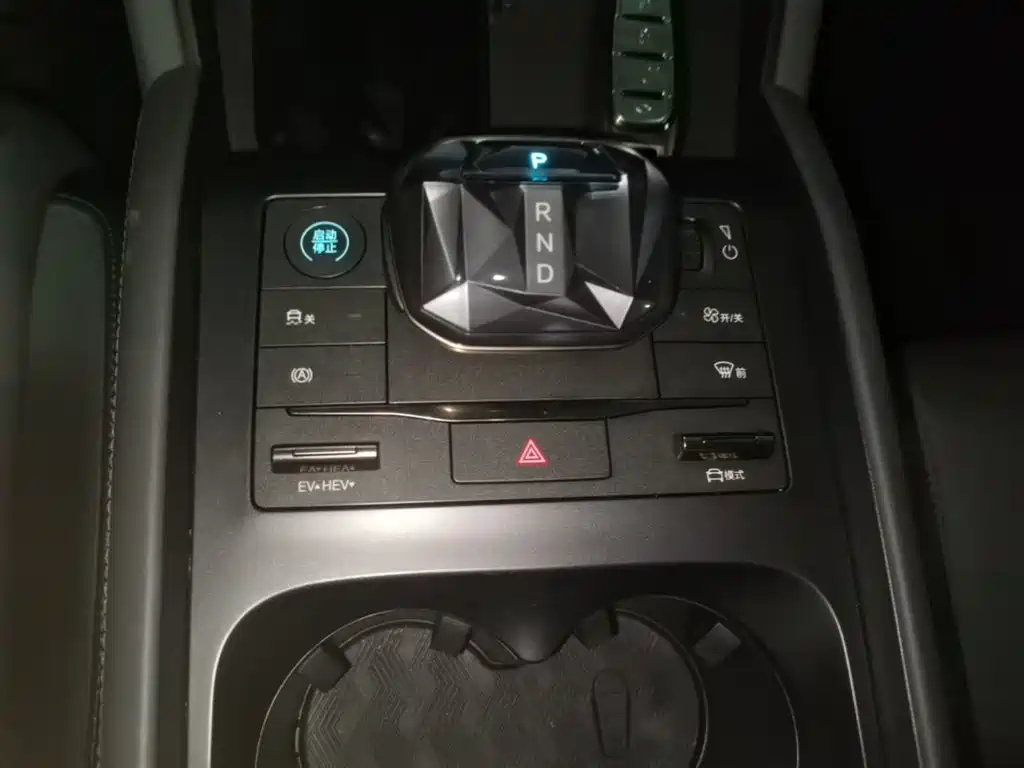BYD Qin L 2025 — фото 14
