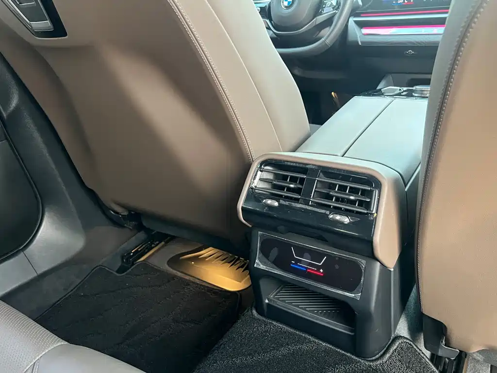 BMW 5 Series 2024 — фото 14
