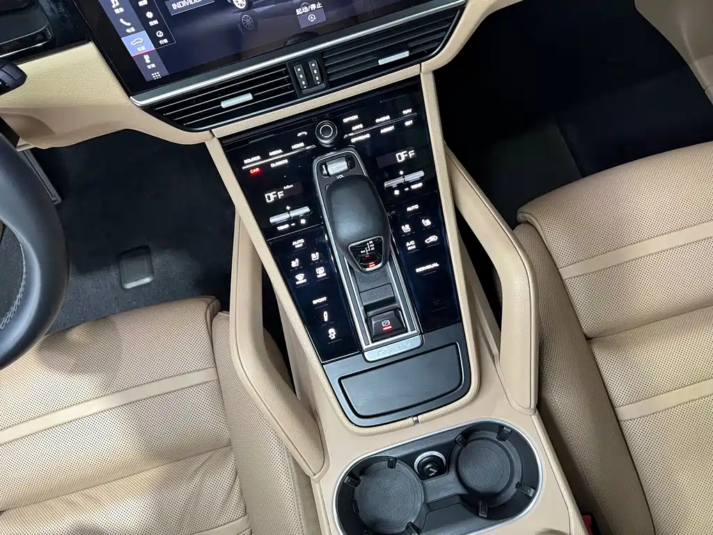 Porsche Cayenne 2020 — фото 15