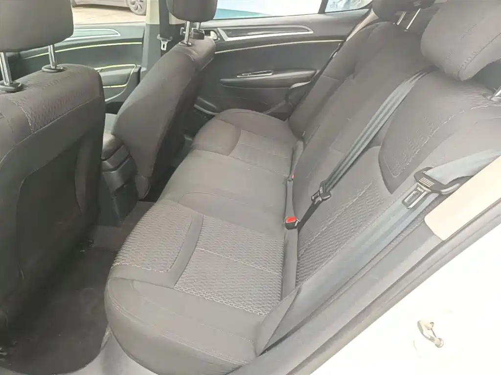 Peugeot 308 2015 — фото 17
