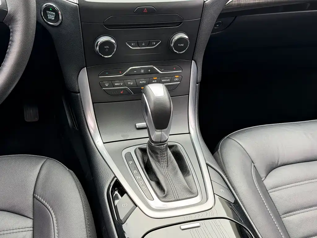 Ford Edge 2019 — фото 16