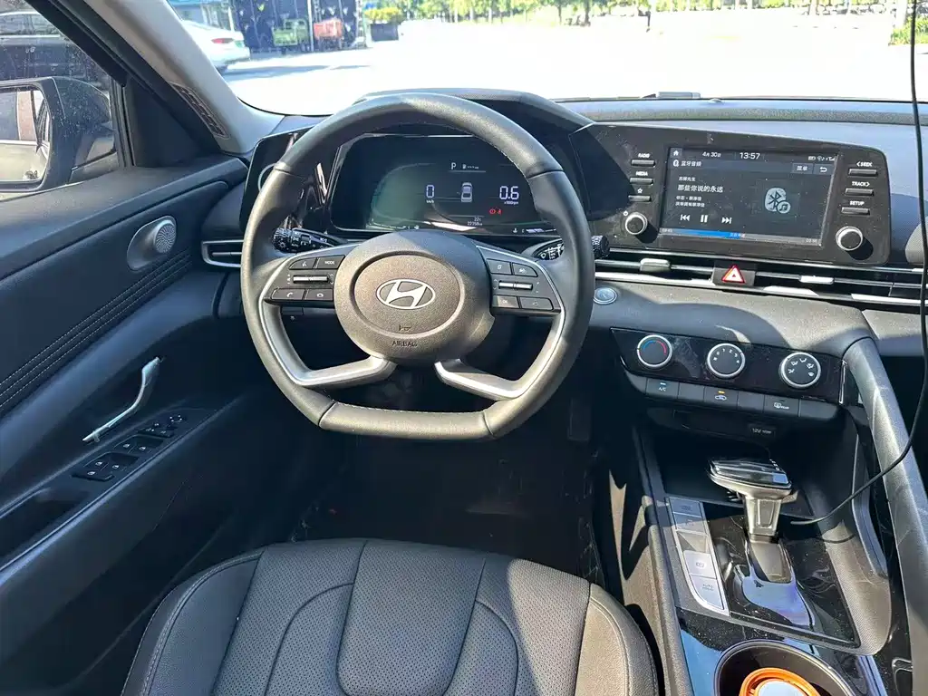 Hyundai Elantra 2024