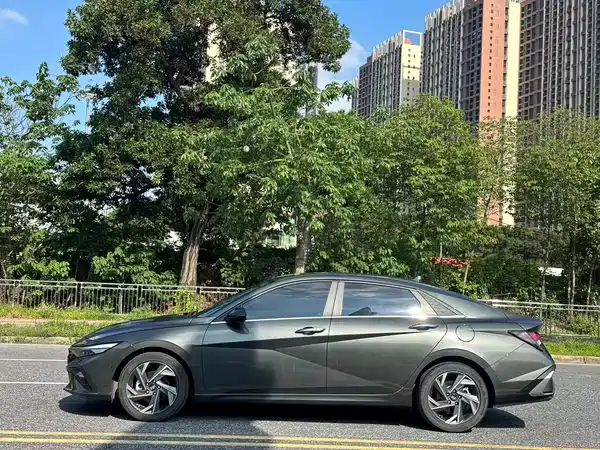 Hyundai Elantra 2024