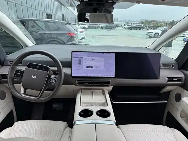 Li Auto MEGA 2024