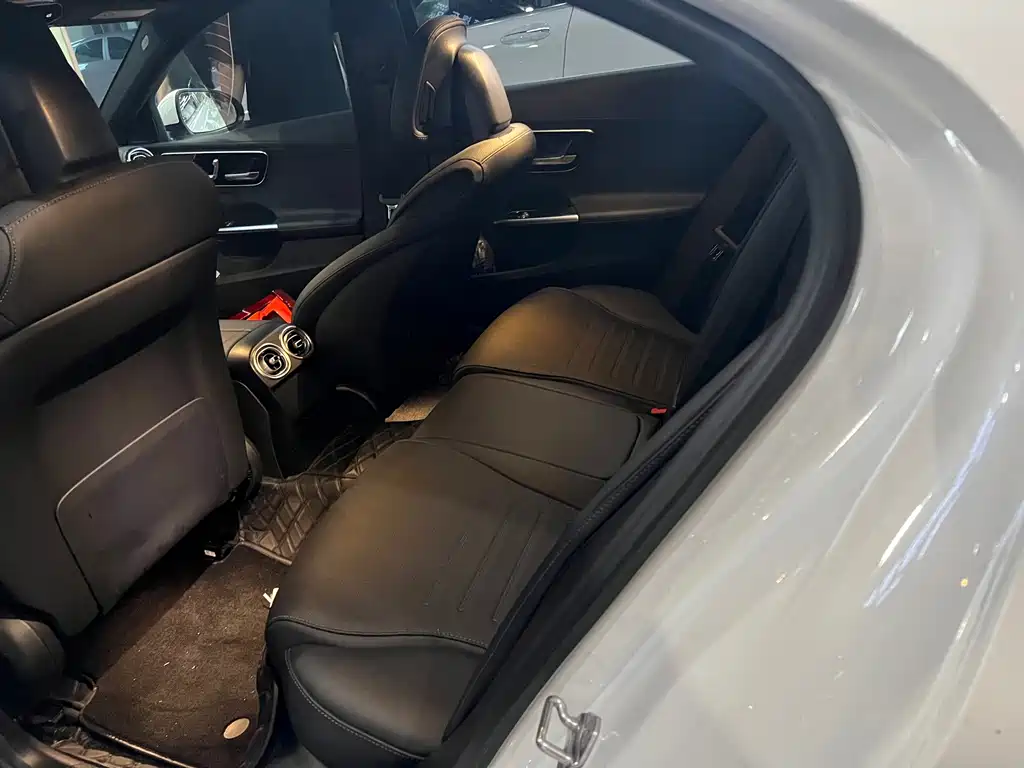 Mercedes-Benz C-Class 2023 — фото 8