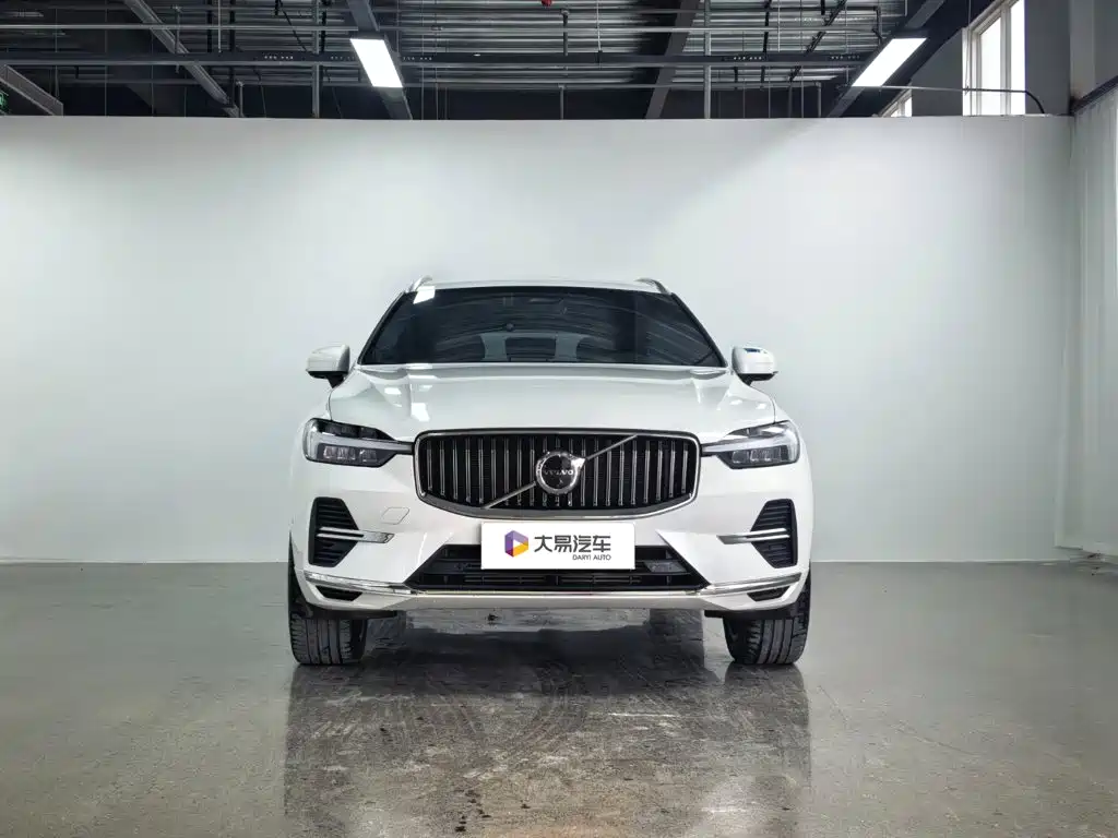 Volvo XC60 Plug-In Hybrid 2025 — фото 2