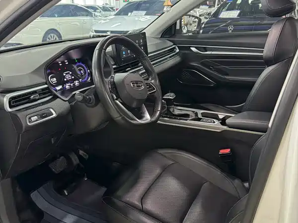 Geely Emgrand 2022