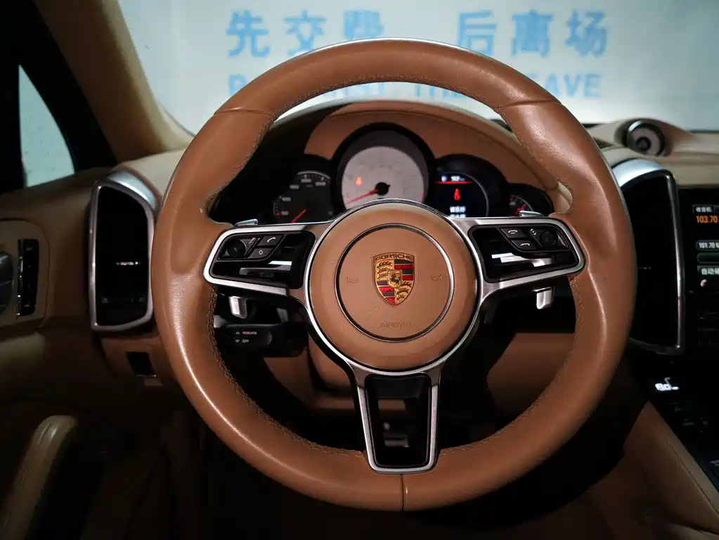 Porsche Cayenne 2015 — фото 12