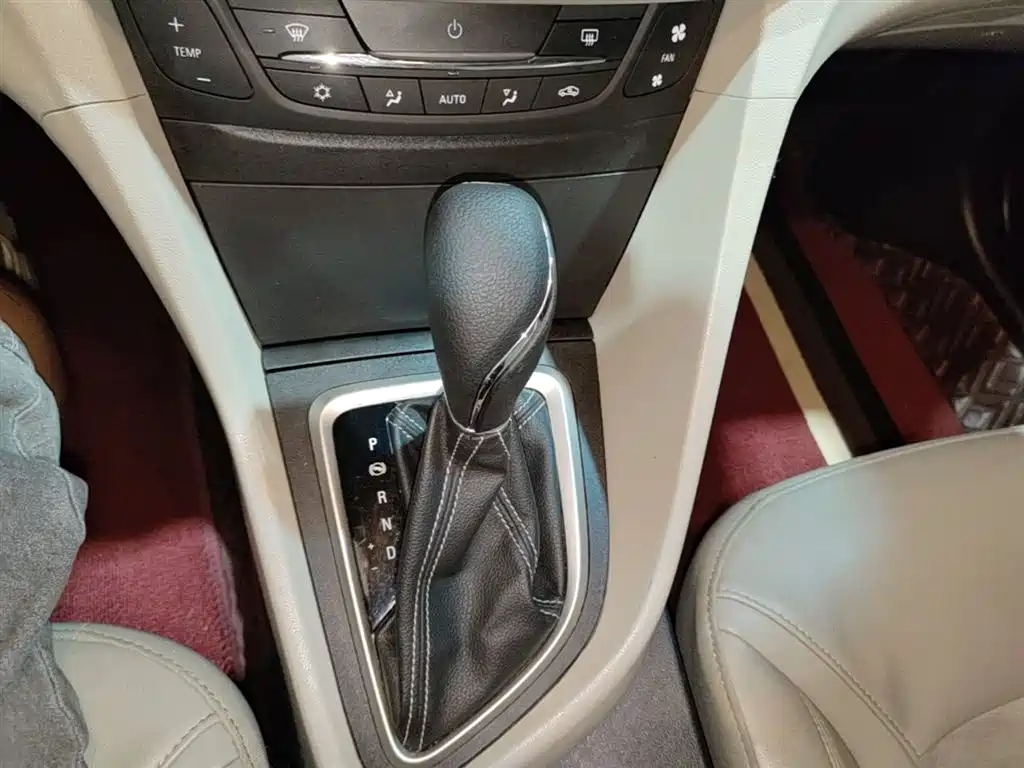 Buick Excelle 2015 — фото 14