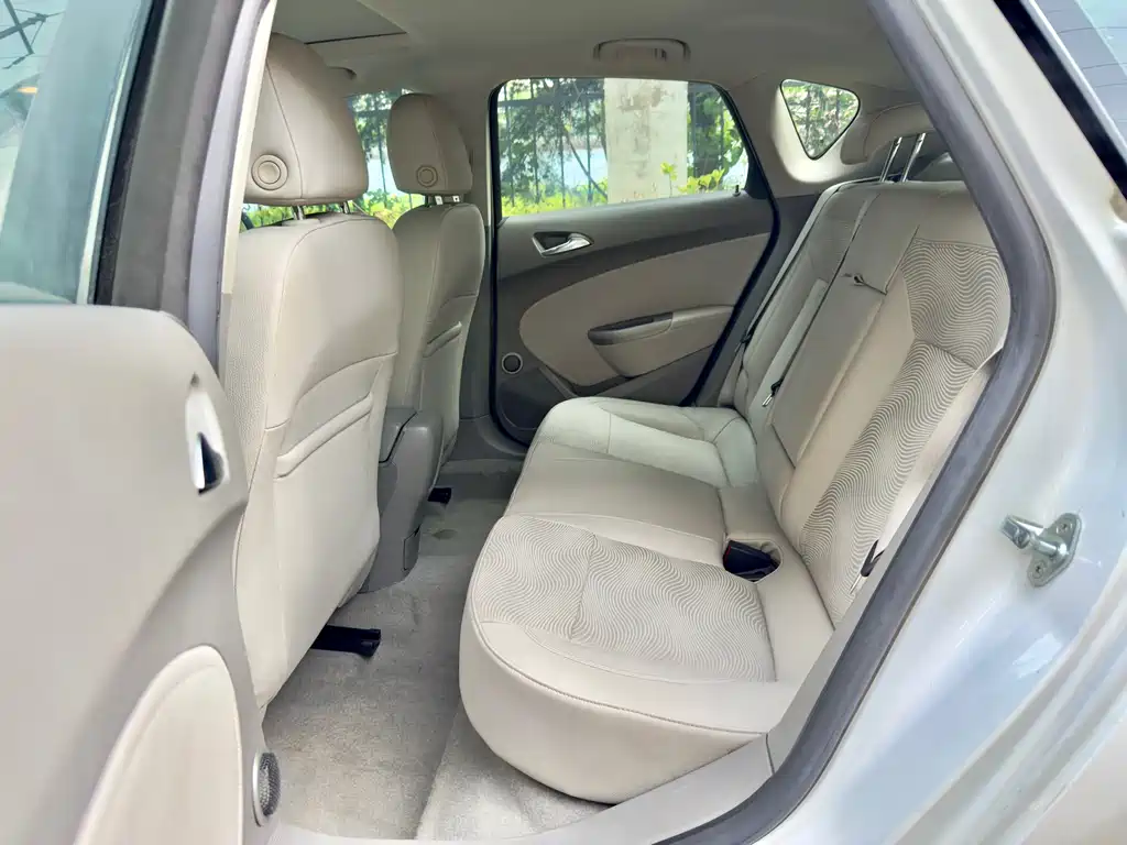 Buick Excelle 2013 — фото 16