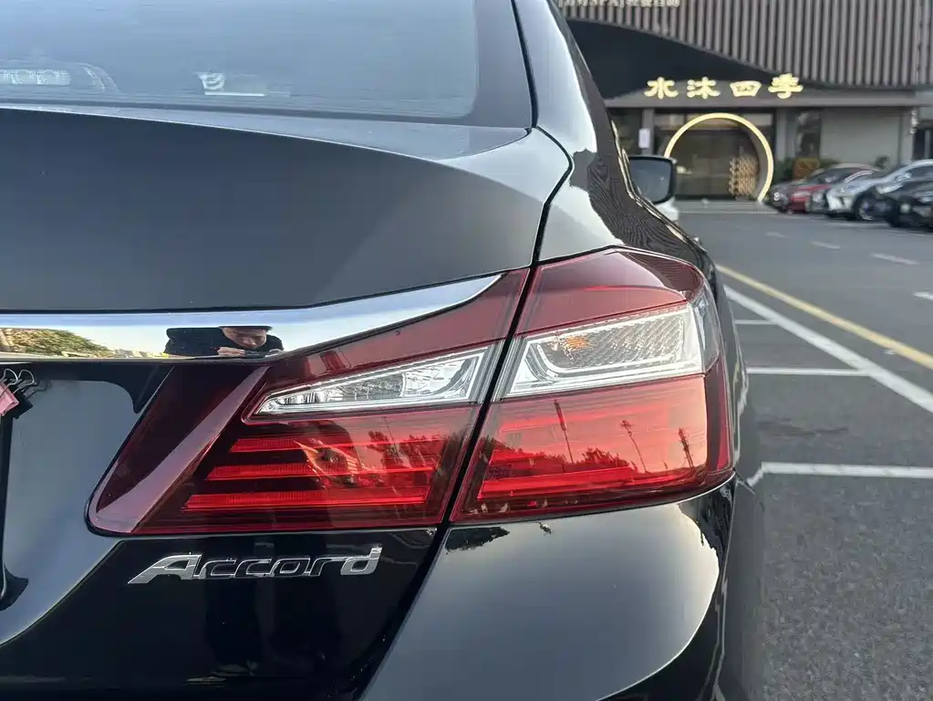 Honda Accord 2018 — фото 13