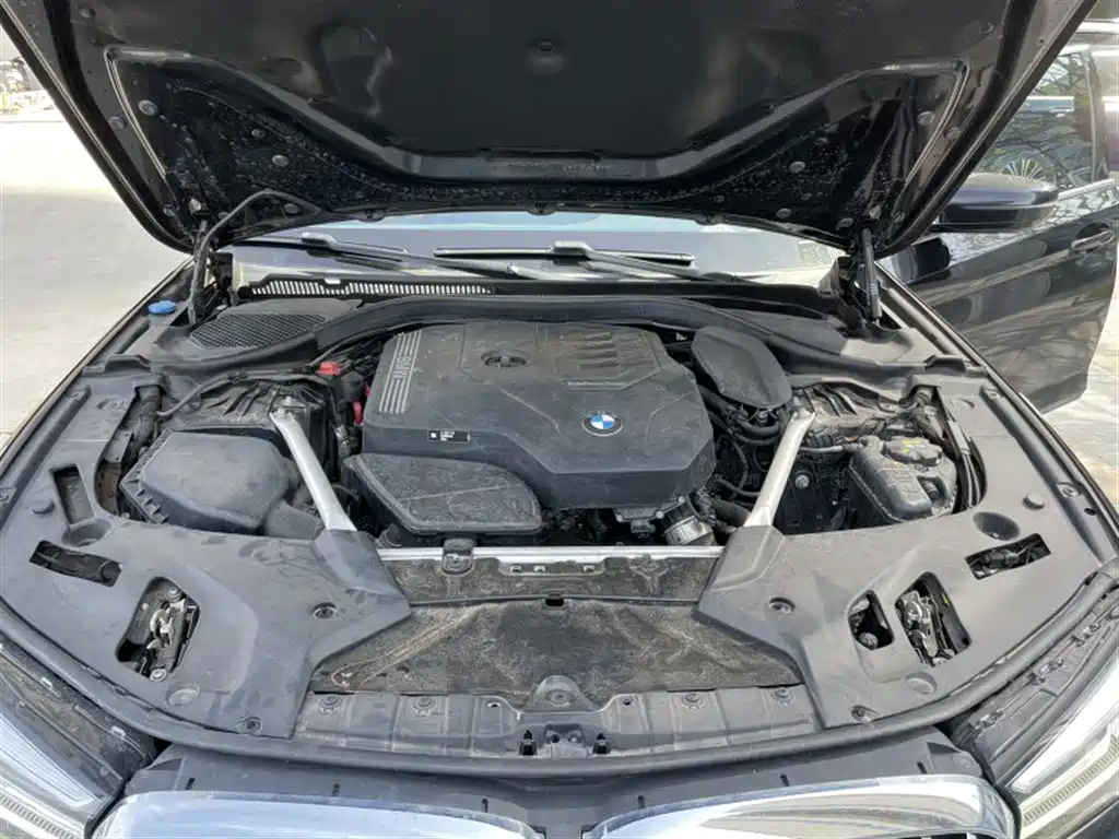 BMW 5 Series 2023 — фото 10