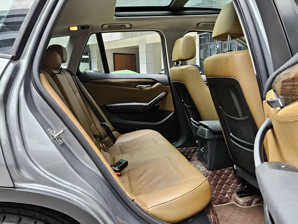 BMW X1 2012 — фото 11