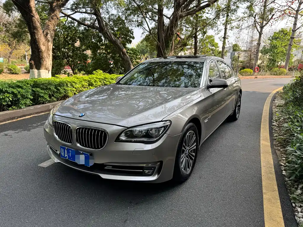 BMW 7 Series 2013 — фото 1