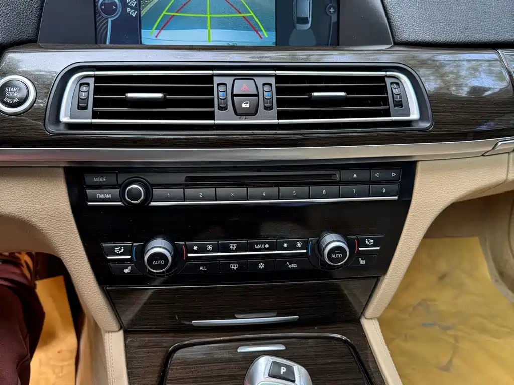 BMW 7 Series 2013 — фото 13