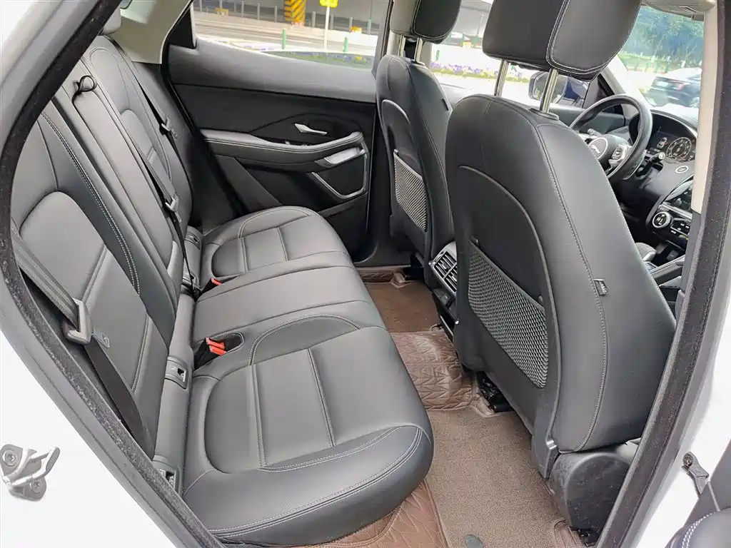 Jaguar E-PACE 2025 — фото 11
