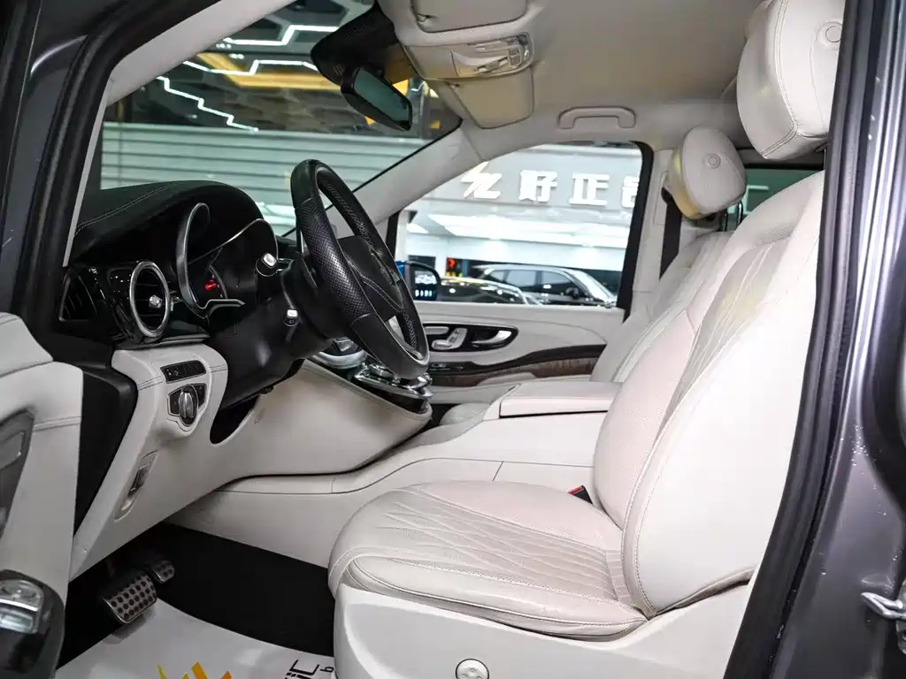Mercedes-Benz V-Class 2020 — фото 11