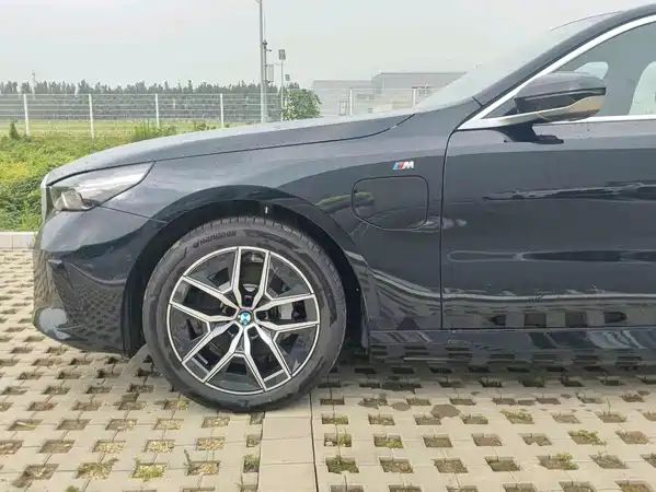 BMW i5 2025