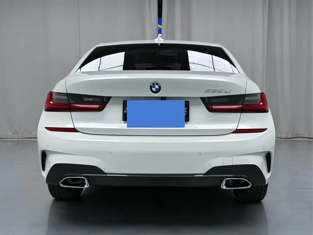 BMW 3 Series 2019 — фото 19