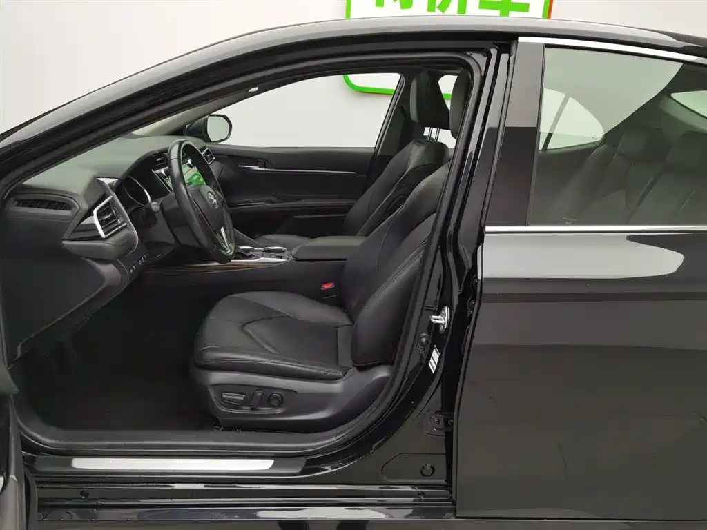 Toyota Camry 2020 — фото 10