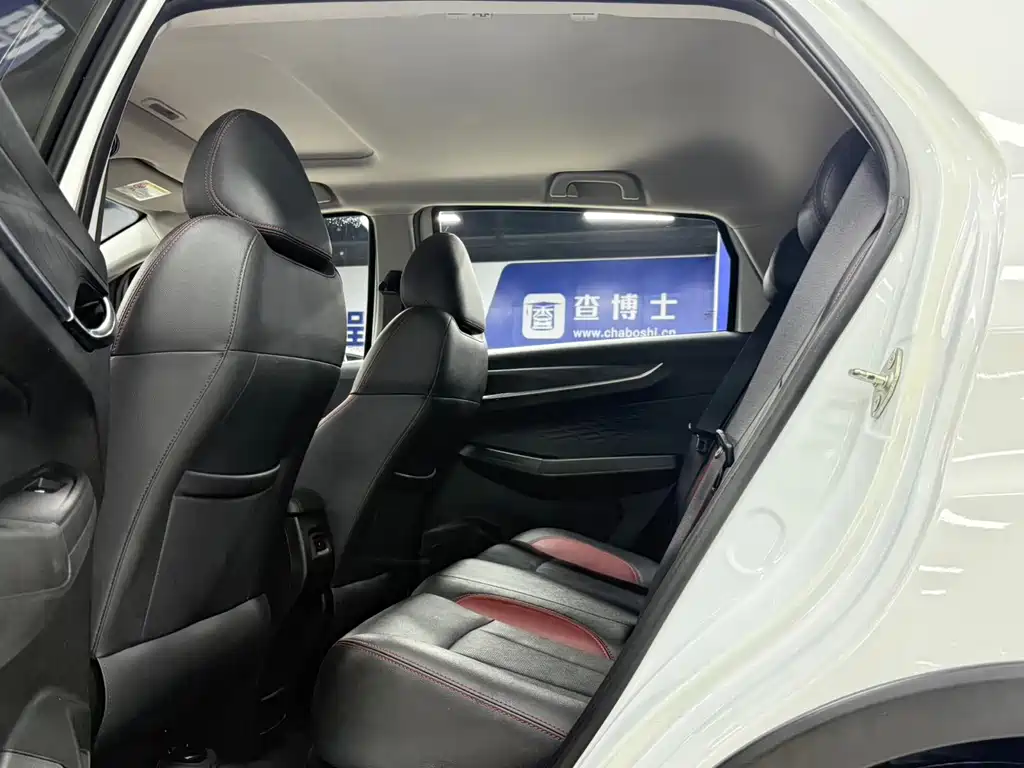 Geely Vision X3 2022 — фото 18
