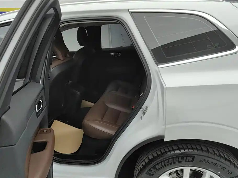 Volvo XC60 2020 — фото 11