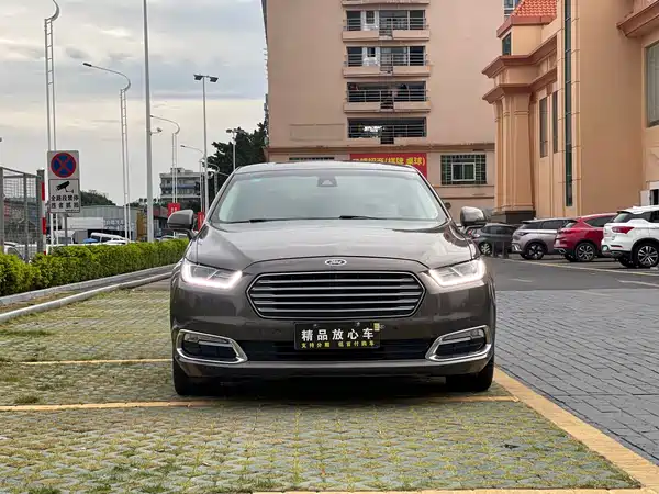 Ford Taurus 2015