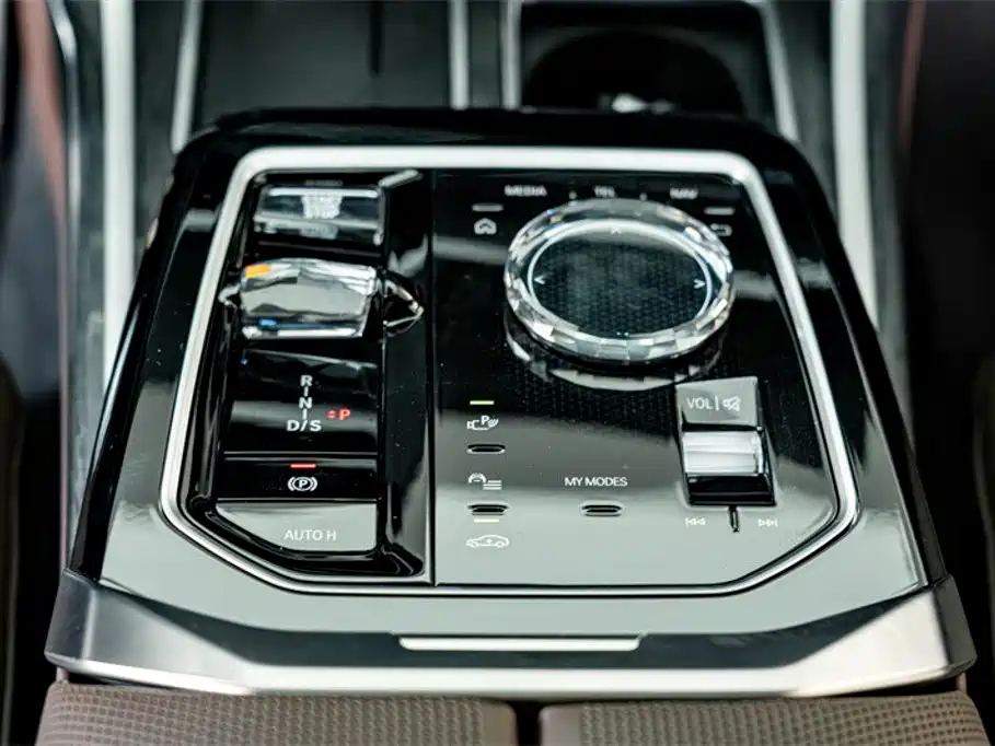 BMW 7 Series 2024 — фото 16