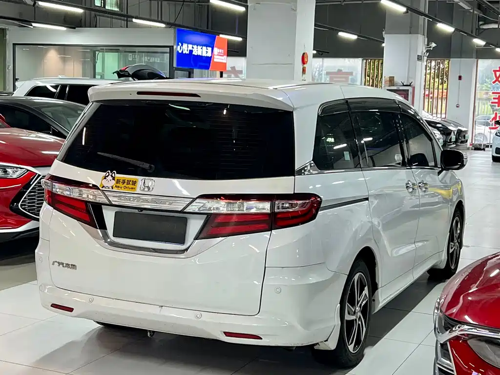 Honda Odyssey 2018 — фото 9