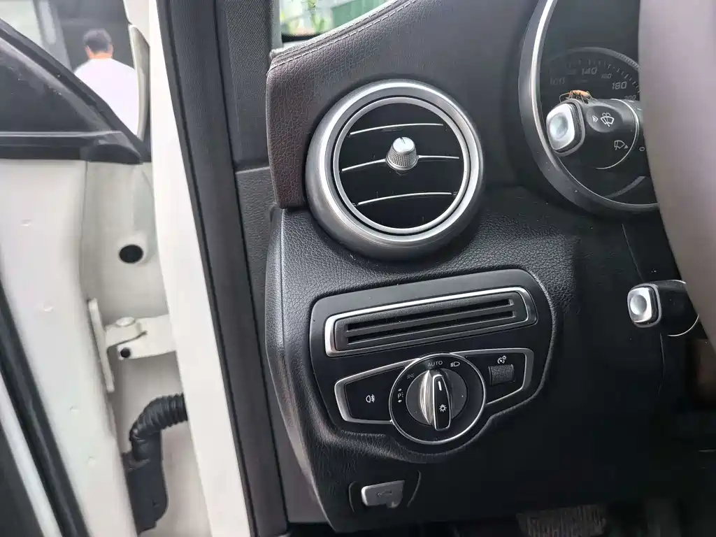 Mercedes-Benz GLC 2018 — фото 30