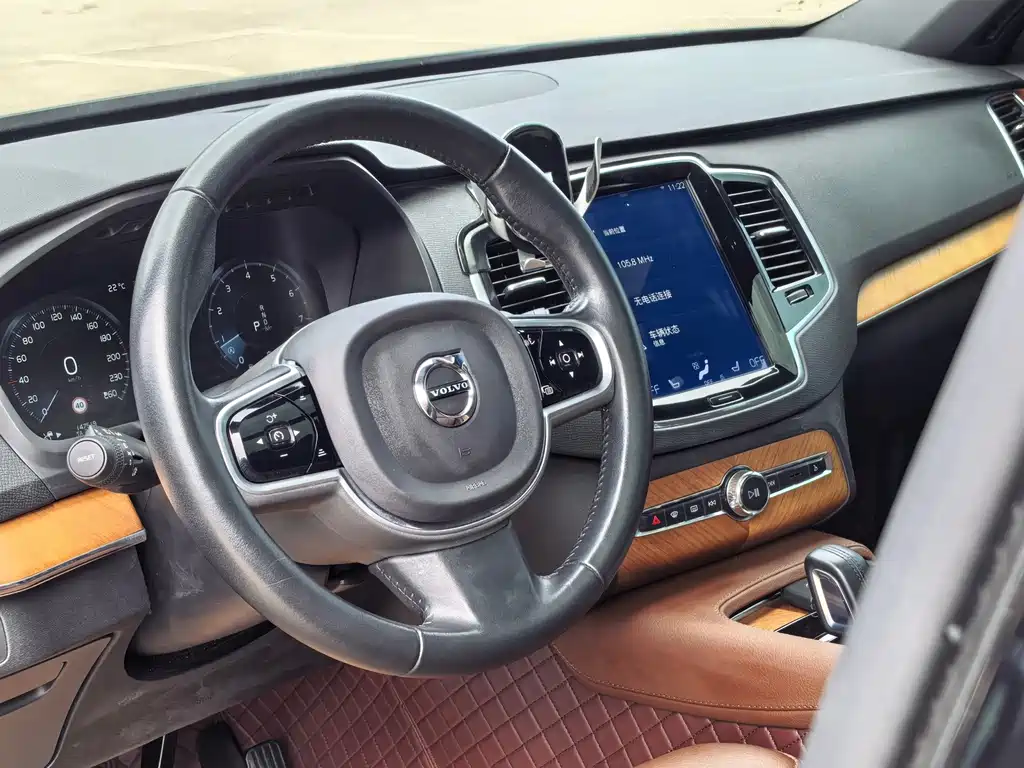Volvo XC90 2020 — фото 14