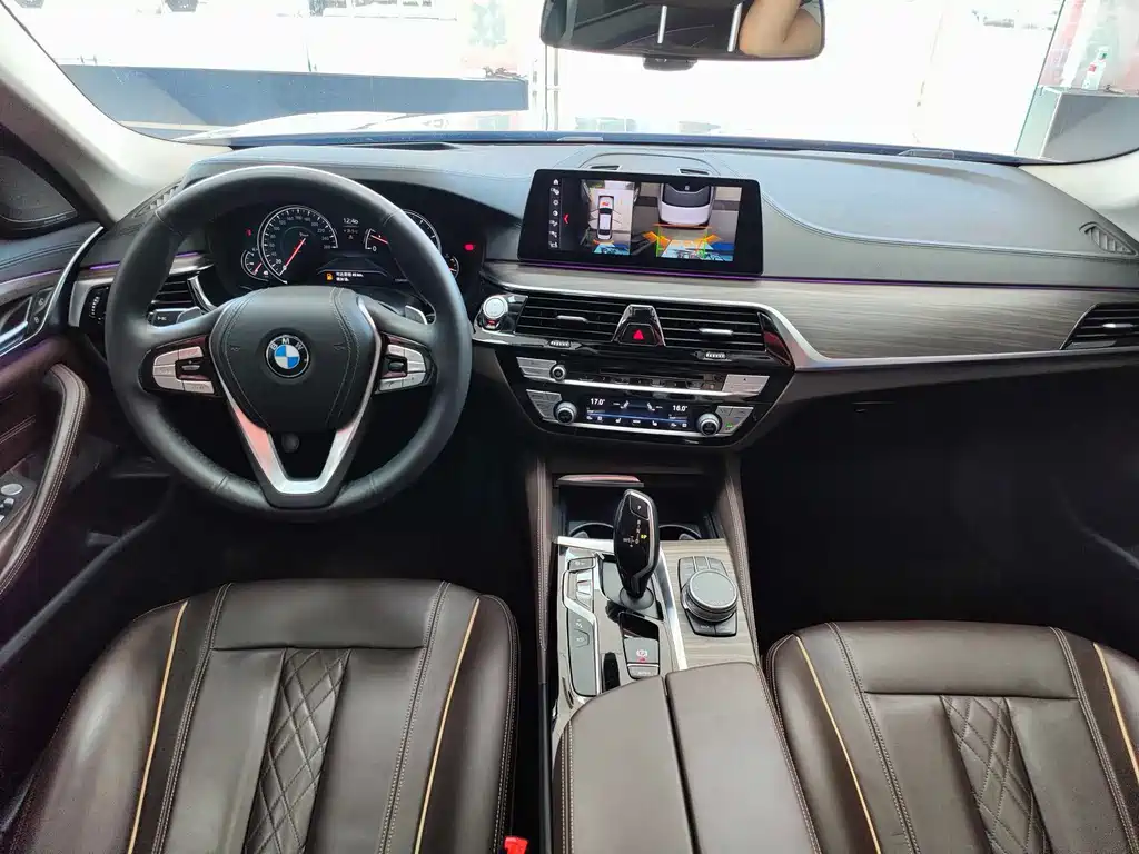 BMW 5 Series 2018 — фото 10