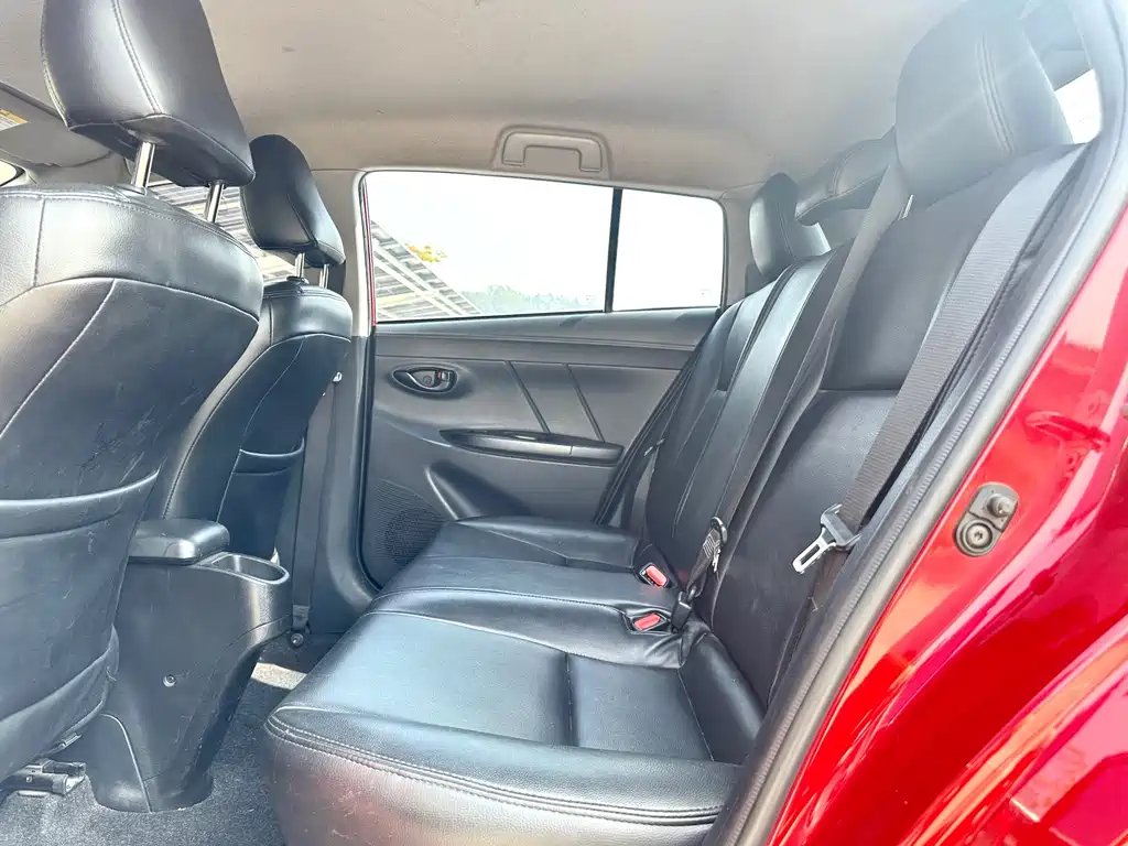 Toyota Yaris L 2020 — фото 12