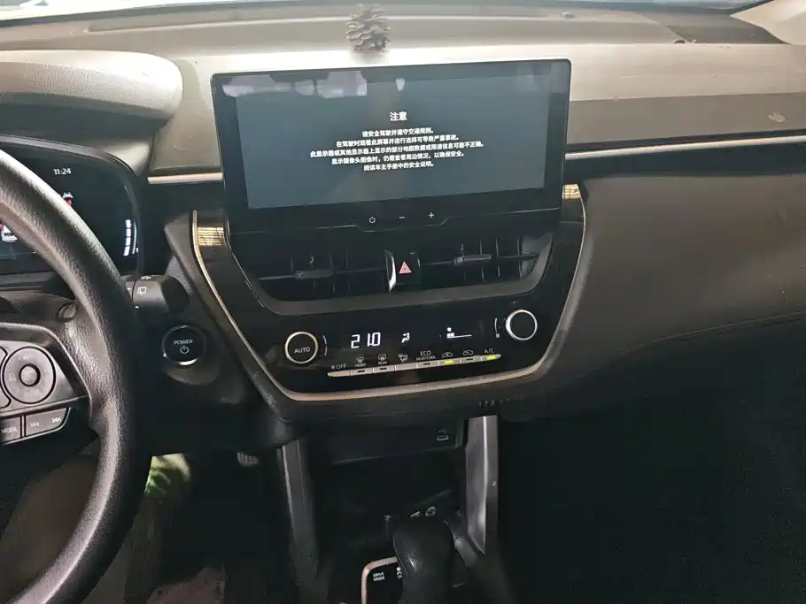 Toyota Corolla Cross 2023 — фото 13