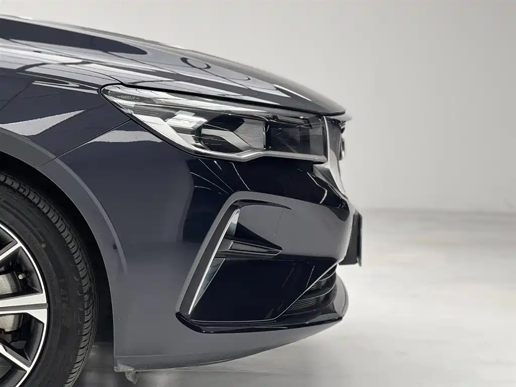 Geely Emgrand 2022
