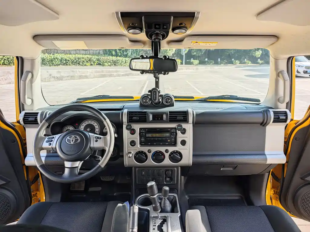 Toyota FJ Cruiser 2020 — фото 13