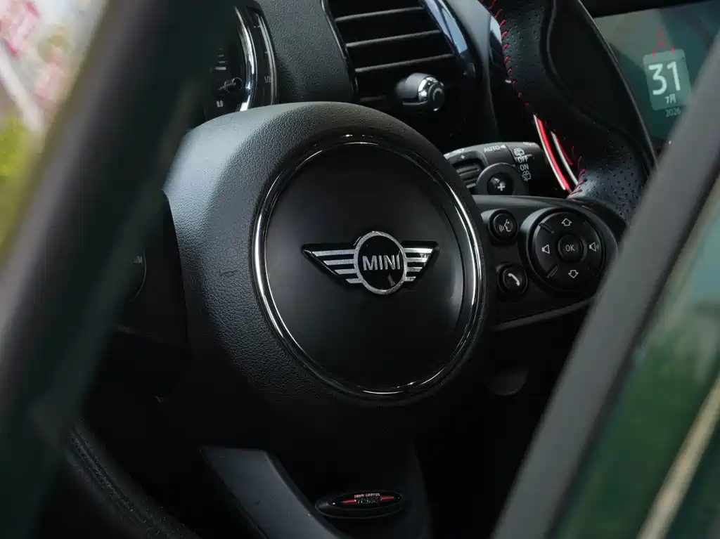 MINI Clubman 2018 — фото 20