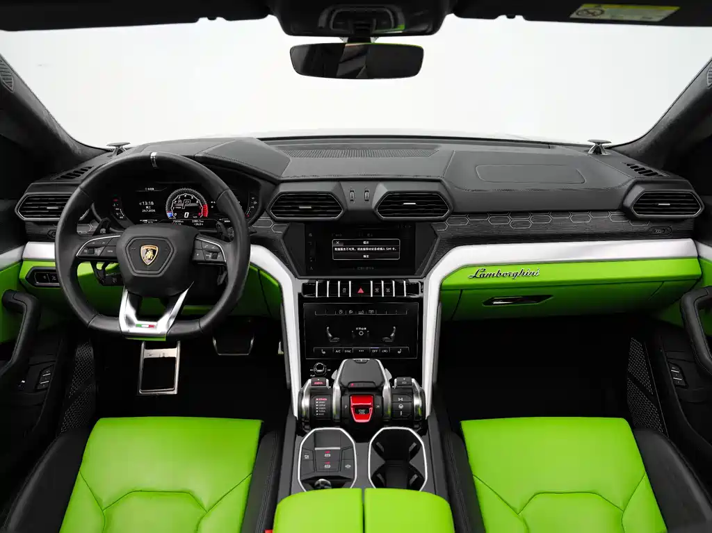 Lamborghini Urus 2019 — фото 28