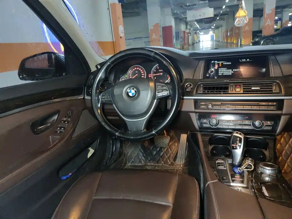 BMW 5 Series 2015 — фото 11