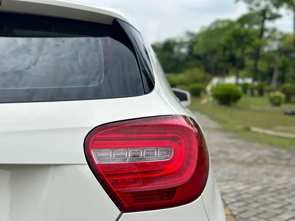 Mercedes-Benz A-Class 2015 — фото 11